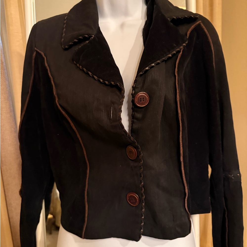 Elegant Black Blazer with Brown Detailing